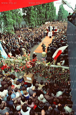 Strajk w Stoczni Gdanskiej im. Lenina Nz. msza na terenie...