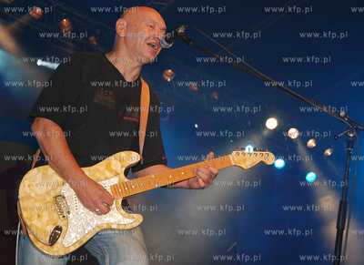 Podczas koncertu zespolu Perfect, na imprezie lata...