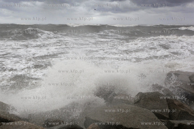 Sztormowa pogoda w Gdansku. Plaza na Westerplatte,...
