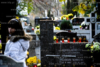 Swieto Zmarlych - cmentarz  przy ulicy Anteczaka, parafia...