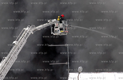 Rubno, kolo Elblaga. Pozar hali magazynowej zakladu...