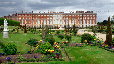 Wielka Brytania. Hampton Court - posiadlosc Henryka...