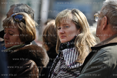 Zaloba naradowa po katastrowie prezydenckiego samolotu...