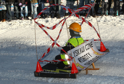 Druga edycja Crezy slide - Zjazdu na byle czym, odbywajaca...