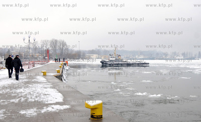 Zima w gdynskim porcie

17.02.2012

Fot. Andrzej...