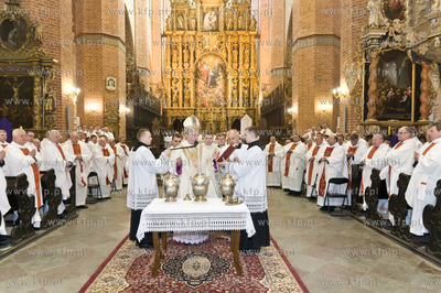 Msza Krzyzma w katedrze pelplinskiej sprawowana przez...