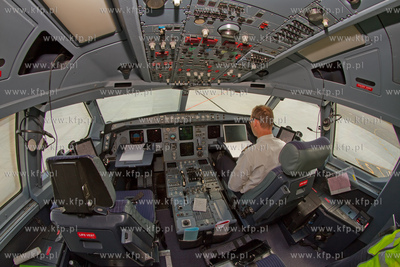 Airbus A 340-200 Francuskich Sil Powietrznych wyladowal...