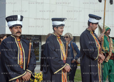Ulicami Gdyni przeszla Orkiestra Tureckich Sil Zbrojnych...