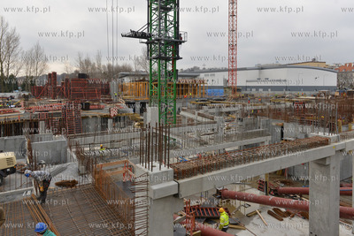 Gdynia. Na terenie sasiadujacym z apartamentowcem Sea...