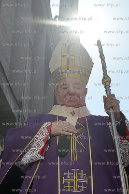 Gdynia. Msza swieta i uroczystosc podpisania aktu erekcyjnego...