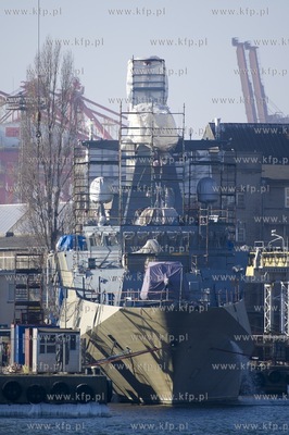 Gdynia, Stocznia Marynarki Wojennej. Prace wykonczeniowe...