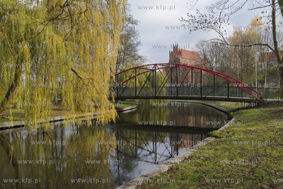Starogard Gdański,Park Miejski.Nz. Most w Parku05.11.2019Fot....