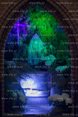 Z powodu pandemii koronawirusa wierni nie mogą uczestniczyć...