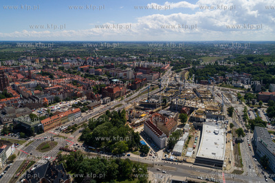 Budowa centrum handlowego Forum Gdańsk. Środkiem...