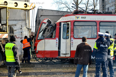 Ok. godz. 8:00, tramwaj nr 7, jadacy w kierunku Nowego...