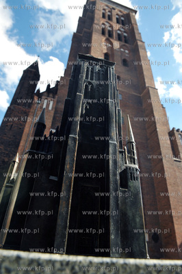 Na placu ks. Jozefa Zator - Przytockiego stoi replika...