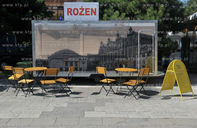 Bar Rozen na Targu Weglowym poprzez reklame prezentuja...