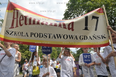 Gdansk Wrzeszcz, swieto ul. Jaskowa Dolina. Maszeruja...