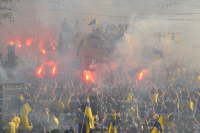 Gdynia swietuje awans Arki do ekstraklasy na ul. Swietojanskiej...