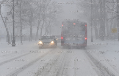 Sopot zimą. Autobus miejski na ul. Bitwy pod Płowcami....
