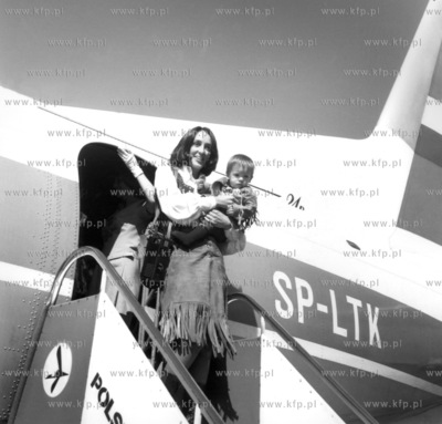 Piosenkarka Joan Baez na lotnisku w Gdansku Zaspie....