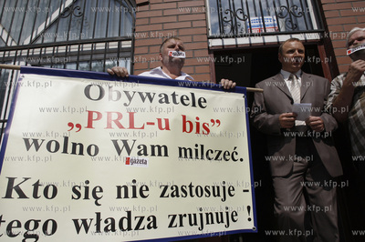 Europosel PiS zdecydowal przekazac wydawcy Gazety Wyborczej...