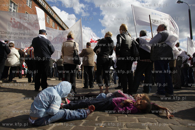 Gdansk. Manifestacja przedstawicieli NSZZ Solidarnosc...