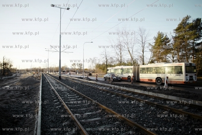 Gdansk. Remont torowiska wzdluż brzeznianskiego odcinka...