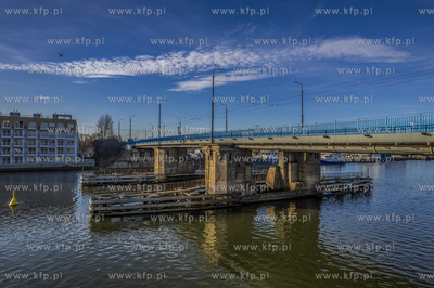 Zamknięty most Siennicki łączący Przeróbkę ze...