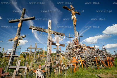 Podlaska Góra Krzyży na uroczysku Święta Woda wznosi...