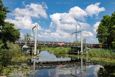 Pętla Żuławska. Zwodzony most nad Tugą w Żelichowie....