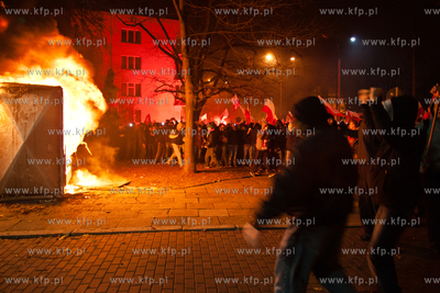 Warszawski "Marsz Niepodległosci" organizowany przez...