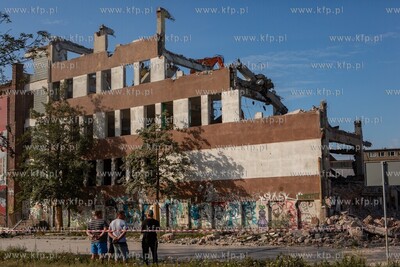 Stocznia Cesarska, ul. Popiełuszki. Wyburzanie budynku...