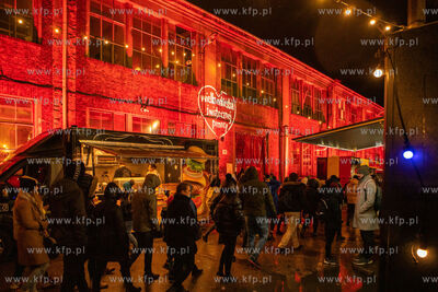 Gdańsk, Ulica Elektryków.  Finał Wielkiej Orkiestry...