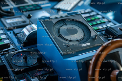 Nabrzeże Pomorskie w Gdyni. Nz. Niszczyciel  ORP Mewa....