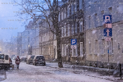 Gdańsk, Wrzeszcz. Intsnsywne opady śniegu. 03.01.2025...