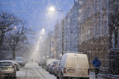 Gdańsk, Wrzeszcz. Intsnsywne opady śniegu. 03.01.2025...
