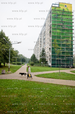 Gdansk. Zaspa. Pilotow 10. Demontaz rusztowania i odsloniecie...
