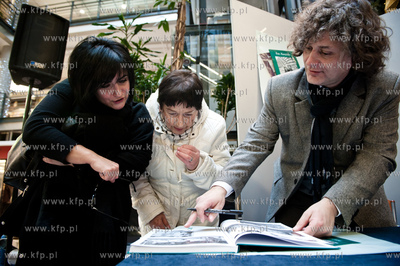 Gdansk. Centrum Handlowe Manhattan. Premiera i promocja...