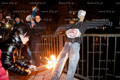 Gdansk. Dzien Gniewu. Manifestacja pod haslem 5 X NIE...