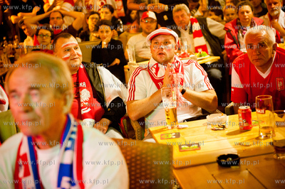 Gdansk. Dlugi Targ. Sympatycy reprezentacji Polski...