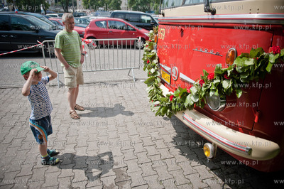 Gdynia. Udostepniony do ogladania, zabytkowy trolejbus...
