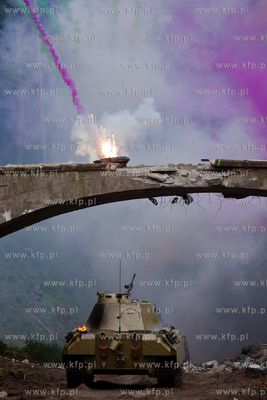 Wyburzanie Mostku Weisera na gdanskiej Strzyzy. Rozbiorke...