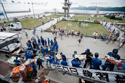 Gdynia. Nabrzeze Pomorskie. Uroczyste powitanie japonskiego...