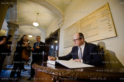 Gdansk. Nowy Ratusz. awel Adamowicz - prezydent Miasta...
