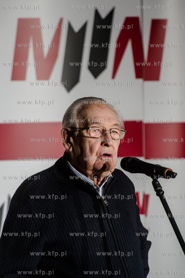 Gdansk. Byly zbiornik gazowy na terenie Polskiej Spolki...