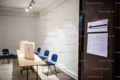 Gdansk. Ratusz Staromiejski. Obwodowa komisja wyborcza...