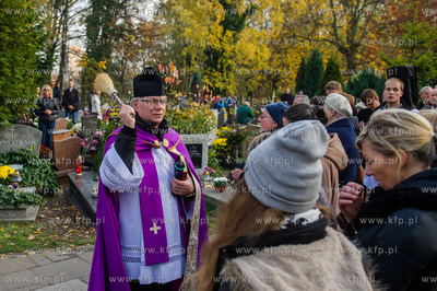Gdansk. Cmentarz Garnizonowy. Dzien Wszystkich Swietych.
01.11.2015
fot....