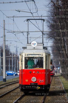 Gdansk. Dzien kobiet w zabytkowym tramwaju 105 N z...