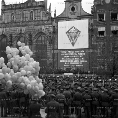 Dlugi Targ w Gdansku. Uroczystosci powitania Sztafety...